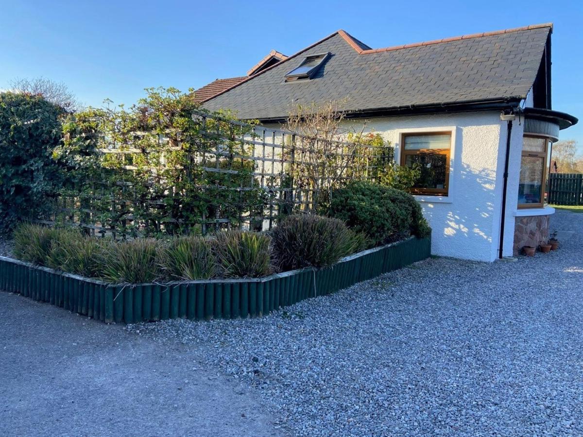 Chalet On The Green - Self Contained With Parking. Inshes Exterior photo